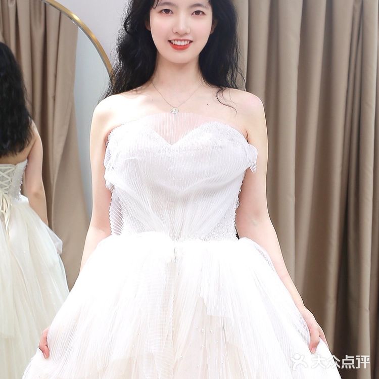 南京礼服ing|氛围感礼服婚纱帮忙看看惹~