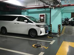 -奥特莱斯停车场