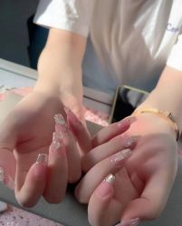-桃子的美甲店