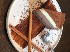 -Chom Cafe and Restaurant