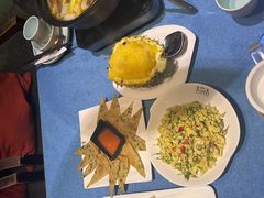 -香巴拉云南餐厅(华莱坞店)