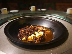 小鸡炖蘑菇-山里屯铁锅炖(哈尔滨中央大街店)