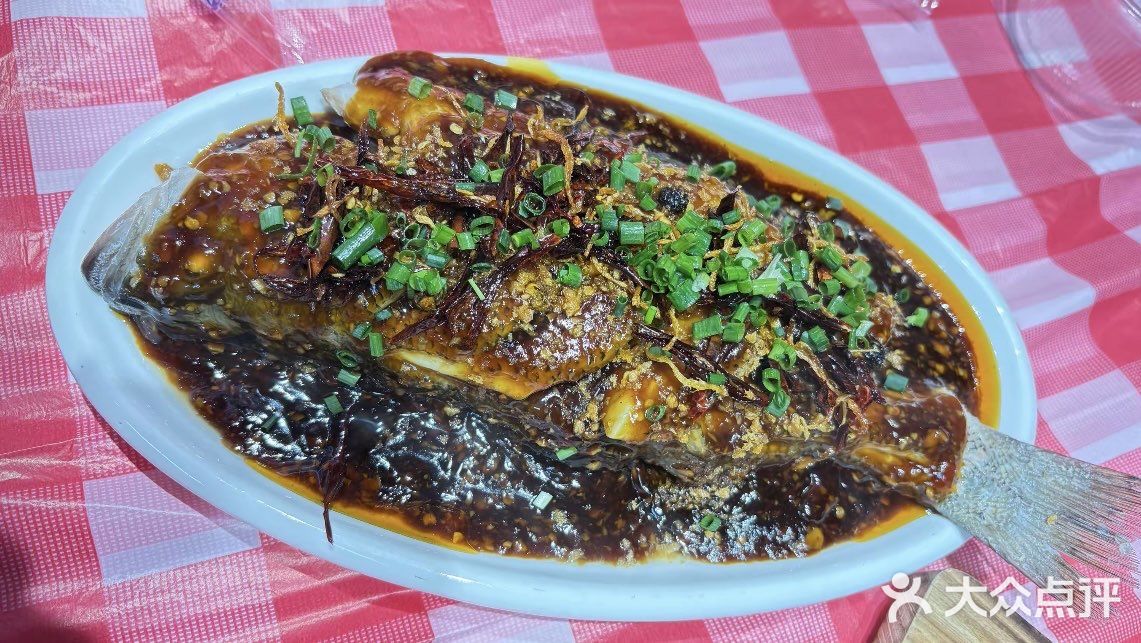 这家黑鸭煲环境舒适，招牌菜品超赞