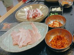 -臻牛烤肉