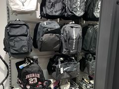 -NIKE北京赛特换季优惠店