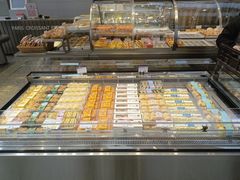 面包甜点陈列柜-巴黎优朵烘焙馆(菱角湖壹号店)