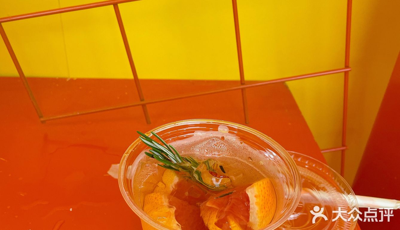 来fnf超速溶茶快闪店，体验当果茶大师的感觉🥰