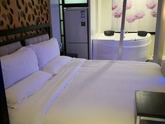 -喜鹊愉家酒店(郑州曼哈顿博览中心地铁站店)