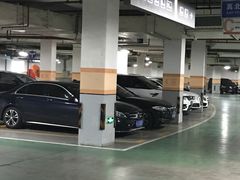 -绿洲中环中心-停车场