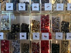 零售区-VENCHI 闻绮(上海佛罗伦萨小镇店)