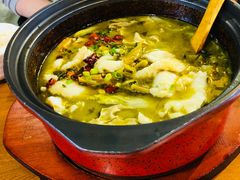 石锅酸菜鱼-周鱼小馆石锅酸菜鱼(活力汇店)