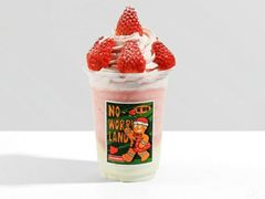 红颜草莓夏乐多-Sevenbus一家奶茶店(昆明大悦城店)