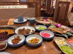 -明洞阿姨·韩式酱蟹烤肉·创意料理(三元桥店)