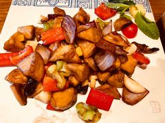 -云海肴·汽锅鸡·云南菜(天山百盛优客店)