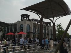 -奕欧来上海购物村停车场
