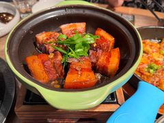 大理雕梅红烧肉-云海肴云南菜(浦江欢乐颂店)