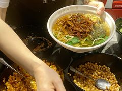 -爆炸头阿姨小四川正宗川味小吃(无任何分店)