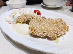 吉列猪扒沙律-香港新发烧腊茶餐厅(水围店)