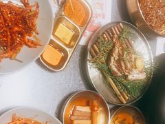 -草家酱蟹炭火烤肉店(珲春南路二店)