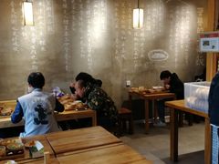 大堂-一两饭川味素食餐厅