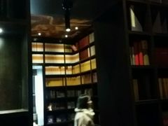 -钟书阁(松江泰晤士小镇店)