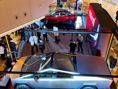 -TESLA 特斯拉(上海太古汇体验店)