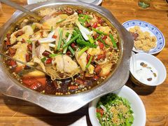 -乡土特色.冷锅鱼.牦牛肉汤锅