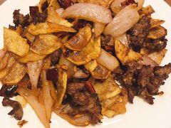 干烧土豆牛肉-老街坊餐吧
