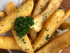 -Chom Cafe and Restaurant