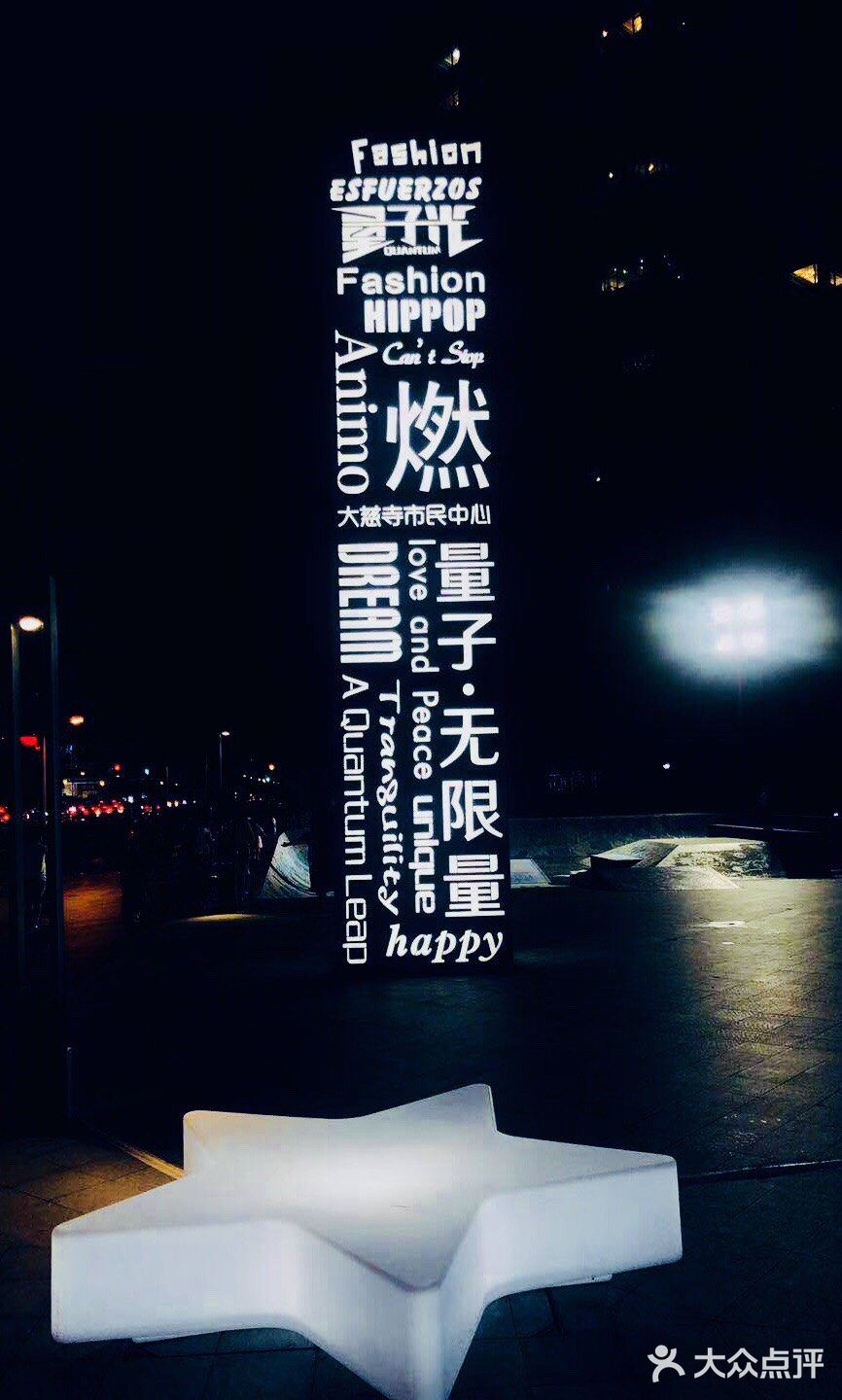 陪我们走过一段别人无法替代的记忆。在那里