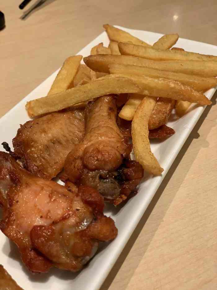 避风塘(合肥银泰城店)-"她家的叉烧包和别家不一样,酥皮的,咬一口.