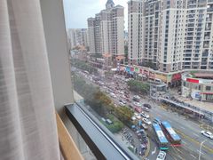 -深圳宝安体育馆希尔顿欢朋酒店