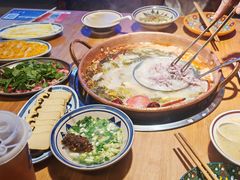 -洱火云南酸菜牛肉火锅(石景山当代商城店)