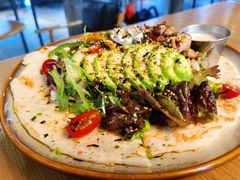 照烧鸡肉配牛油果拉法沙拉-HELLO 27 意面·沙拉·帕尼尼