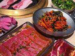 -蚂蚁洞·烤肉大营地(上海静安大悦城店)