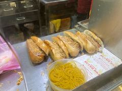 -Bánh Mì Huynh Hoa