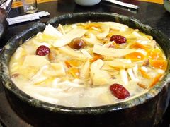 -南渝食府.墨脱石锅松茸鸡