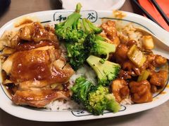 宫保鸡丁拼秘汁鸡排盖饭-和合谷(百荣店)