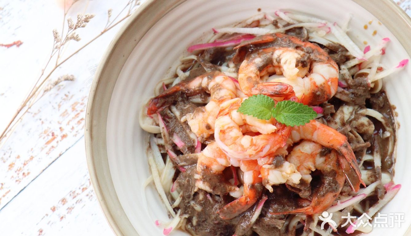 夏日必备的虾仁杂菌凉面，配酸甜汁和麻酱