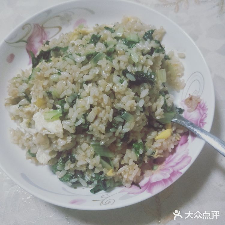 冰箱摸出小白菜几棵，鸡蛋一枚