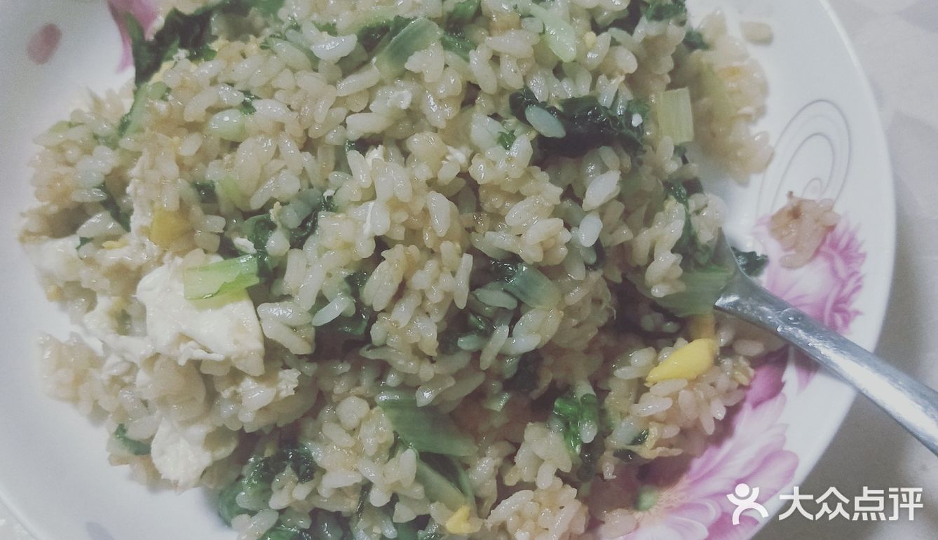 冰箱摸出小白菜几棵,鸡蛋一枚