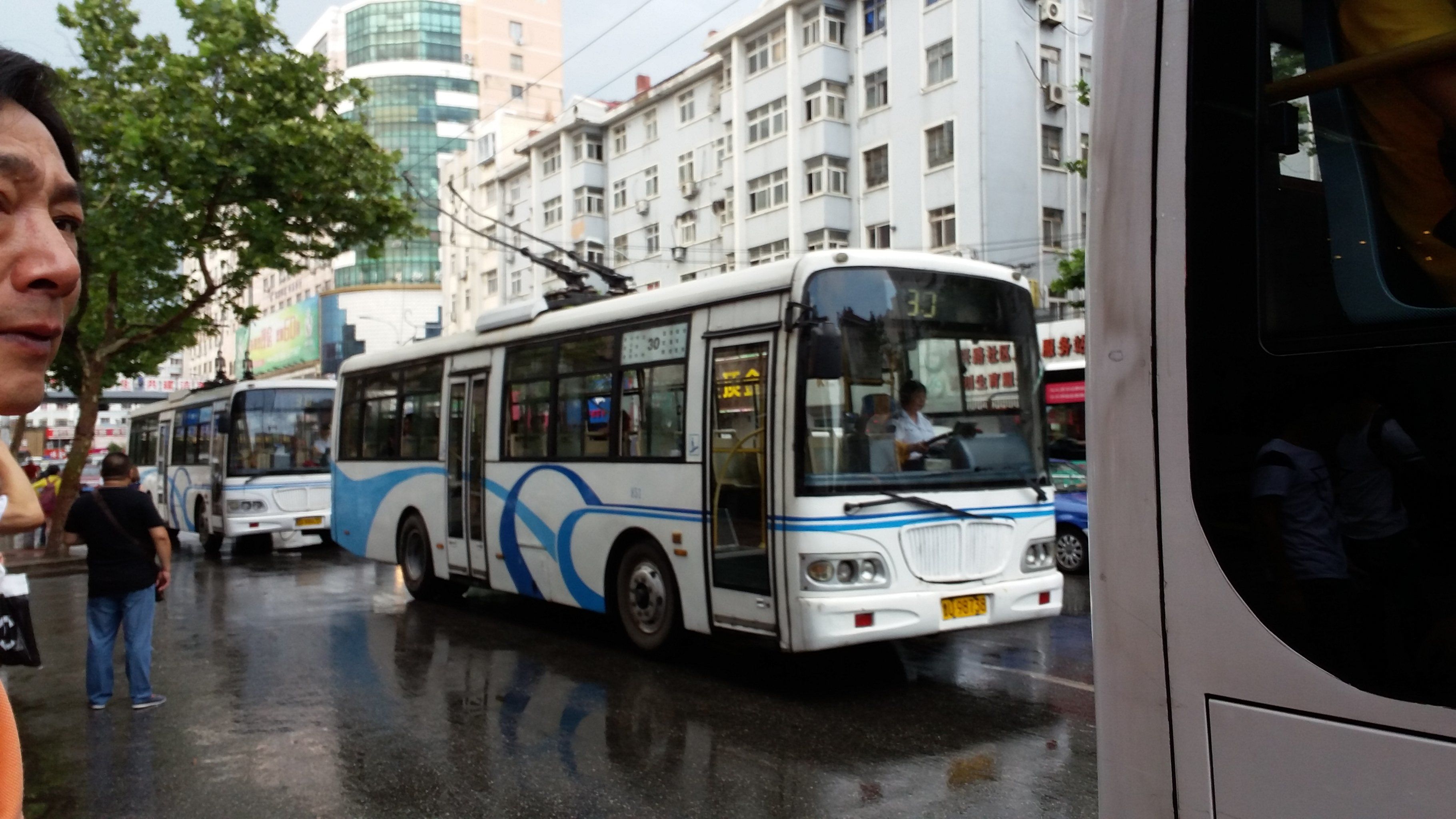 青岛居然还保持有电车呢