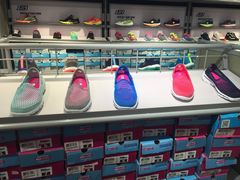 &nbsp;鞋架-SKECHERS 斯凯奇(上海国际时尚中心店)