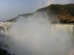 奔腾而下的瀑布-陕西黄河壶口瀑布旅游区