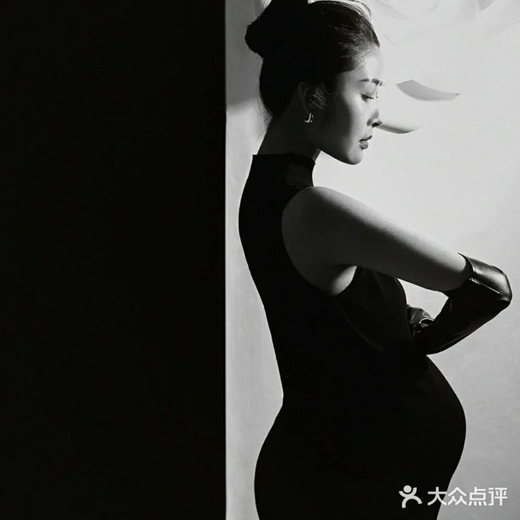 深圳孕照Ⅰ复古高级的COCO封面孕照写真