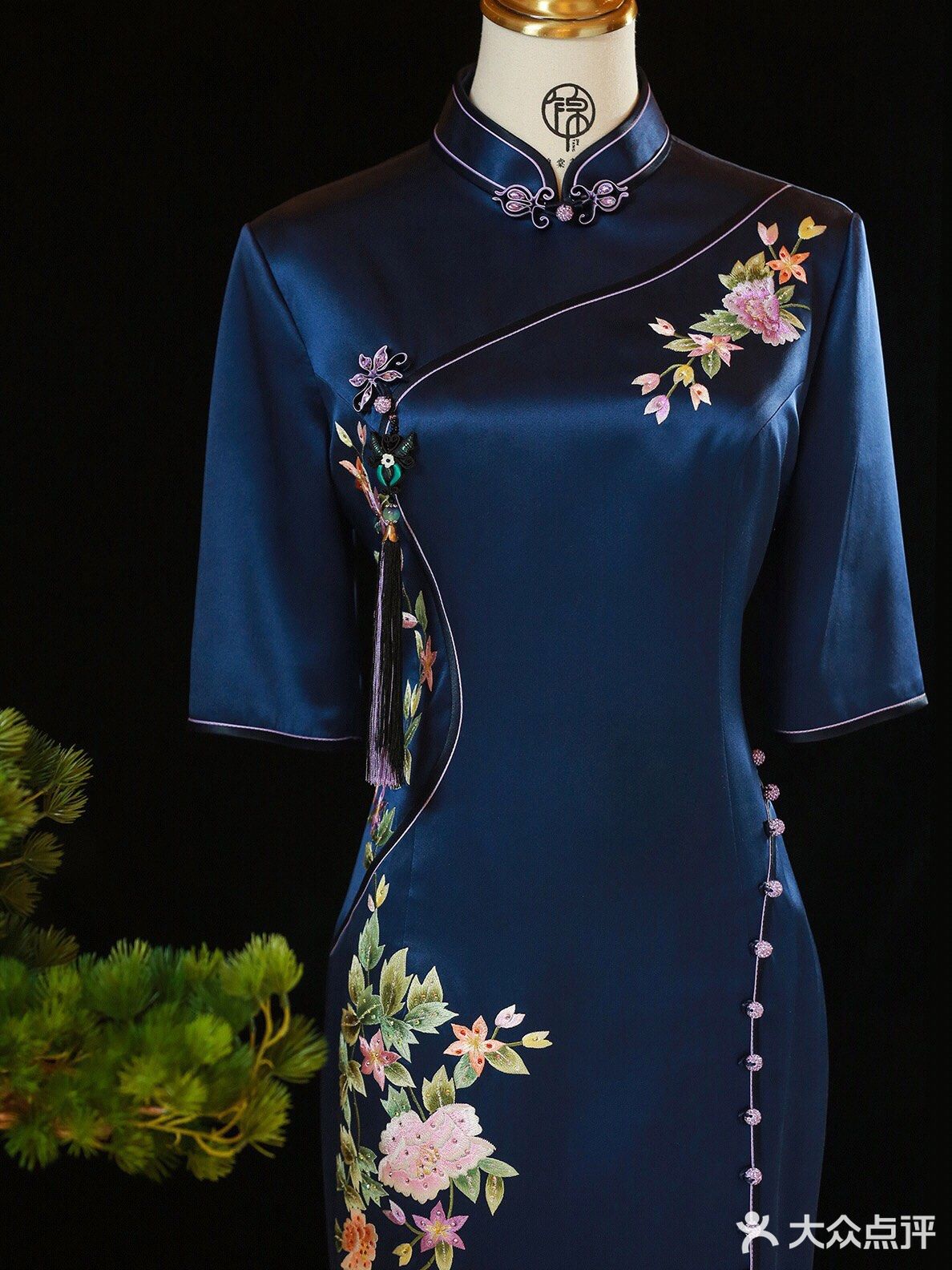 这件新中式改良旗袍太显身材啦！