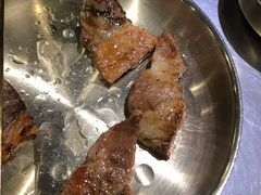 烤完的猪梅花-本炙炭烤·蒲烧活鳗料理店(金沙洲店)