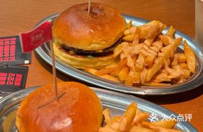628 Classic Beef Burger