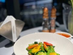 -MONICH牛排融合餐厅(和义大道购物中心店)