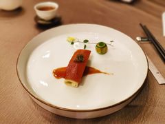 鱼子酱配脆皮烤乳猪-广州文华东方酒店·江-由辉师傅主理